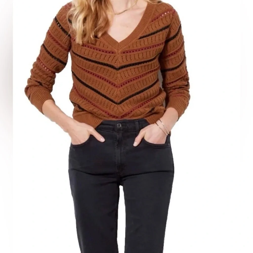 EVEREVE Sawyer Chevron Pullover Open Knit V Neck Pointelle Sweater Medium VGUC
